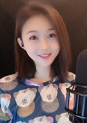 甜美主播演唱《又见山里红》