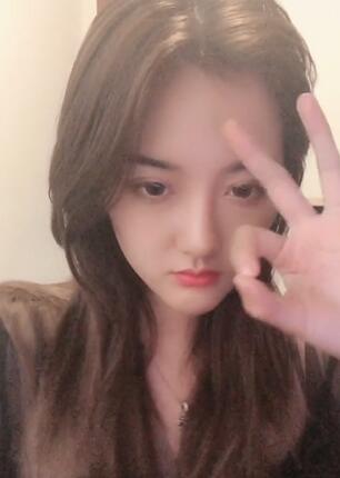 快手福利视频:一个有气质的美女