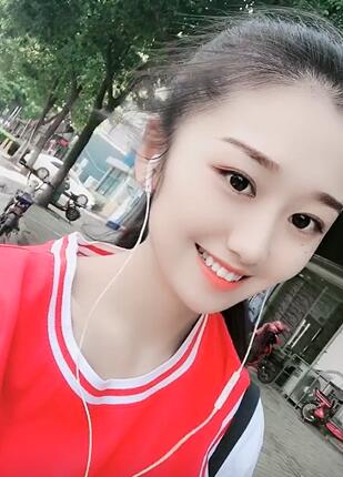 一个清纯可爱的阳光女孩,青春洋溢美美哒