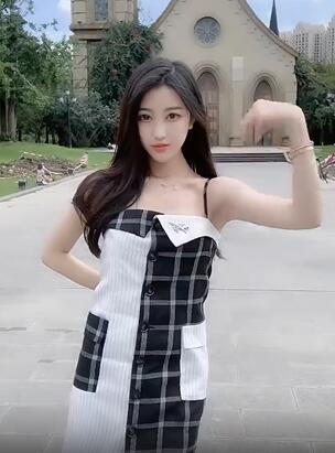 美景衬美女,更显美女分外之美!