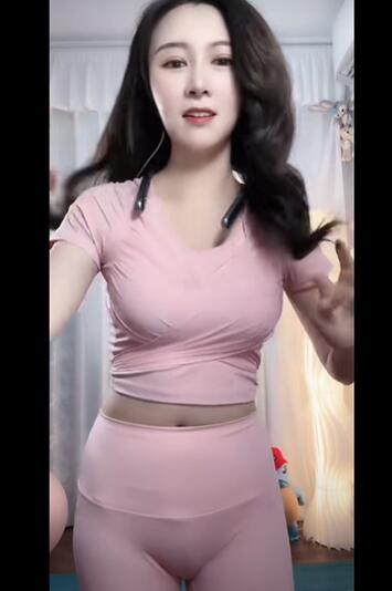 粉丝紧身瑜伽裤小姐姐下腰展示