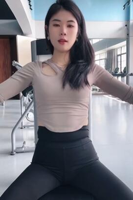 养乐多 健身房黑色瑜伽裤 掰开看