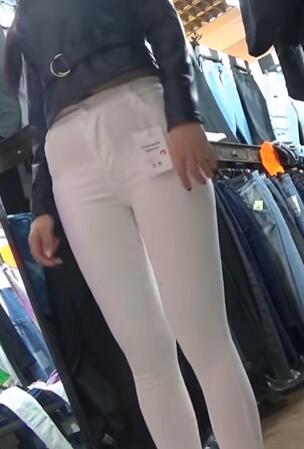 白色铅笔裤试穿