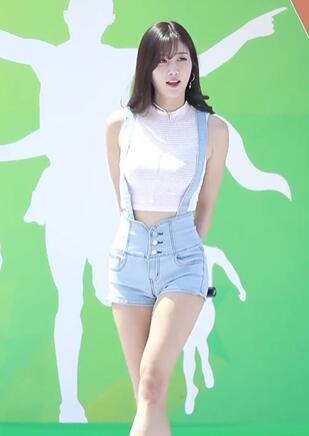 TAHITI-申智秀(吊带裤-白色衣)