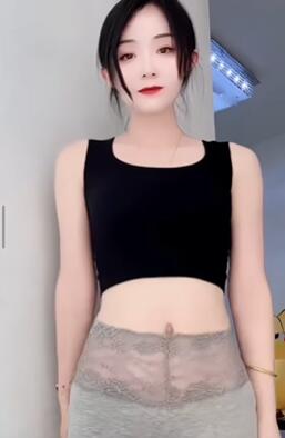 瑜伽裤搭配黑纱,让你拥有迷人身材