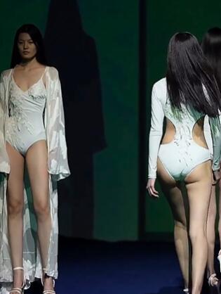 2022春夏中国国际时装周泳装走秀