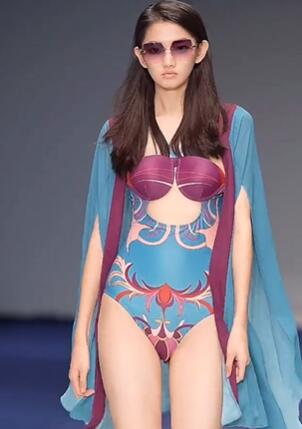 2022春夏中国国际时装周泳装走秀2