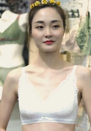 时装周外场,谁能告诉我小姐姐最后说的什么