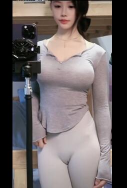 一字马瑜伽裤翘臀