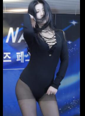 黑丝美腿性感诱惑这谁受得了