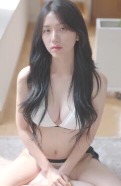 内衣模特Taeri 白色比基尼时尚写真拍摄