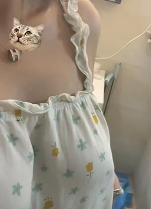 美女刚洗完澡了