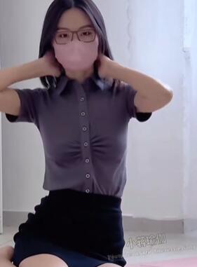 美女想下腰下不了