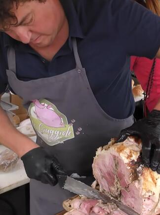 意大利卡里尼亚诺街头美食:意式烤猪