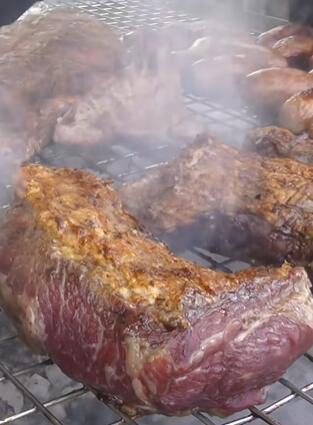 意大利米兰街头美食:美味的阿根廷烤肉