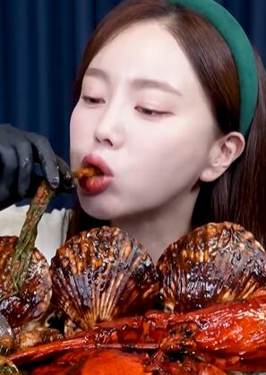 巨型章鱼腿🐙龙虾炒炸酱面海鲜煮吃