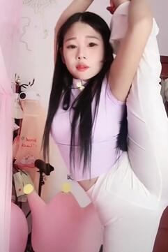 小美女主播给你们看一字马