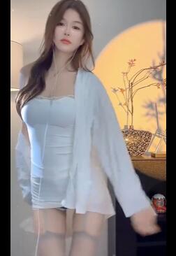 录屏黑色短裤身材很好的美女主播