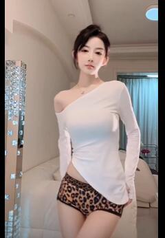 录屏豹纹短裤白色上衣女主播热舞
