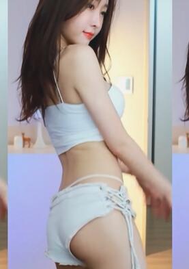 美女主播叶佟白色短裤一段热舞